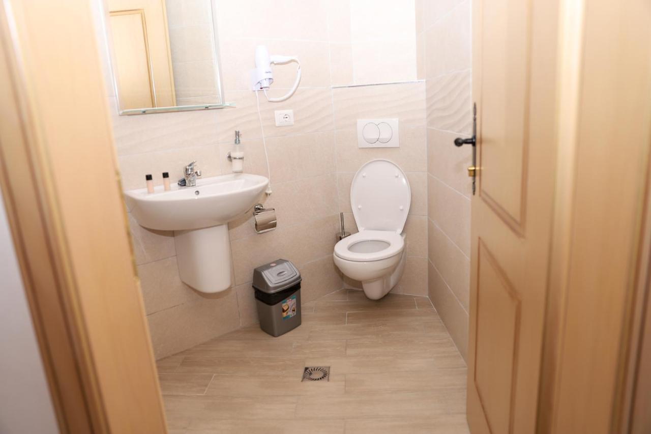 Hotel Borklad Berat Bagian luar foto
